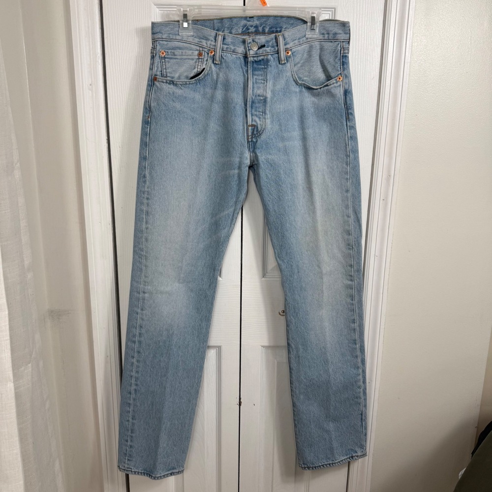 Levis 501 Original Fit Jeans 32x32 Light Wash Blue Straight Leg Button Fly
